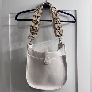NWOT Ahdorned White Snap Interchangeable Strap Messenger Bag